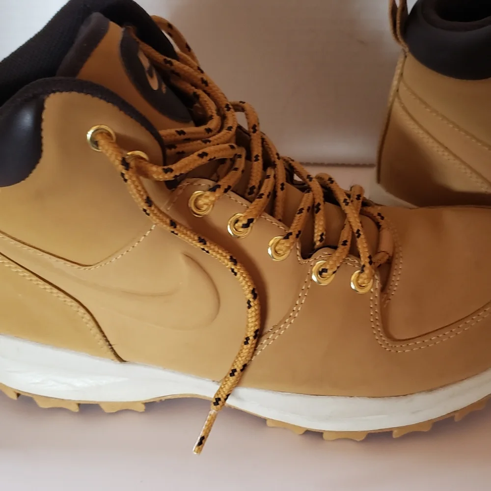 Nike  boots - Picture 4 of 5